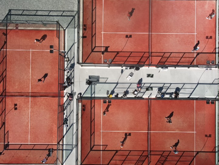 Vue aérienne des courts pendant un tournoi